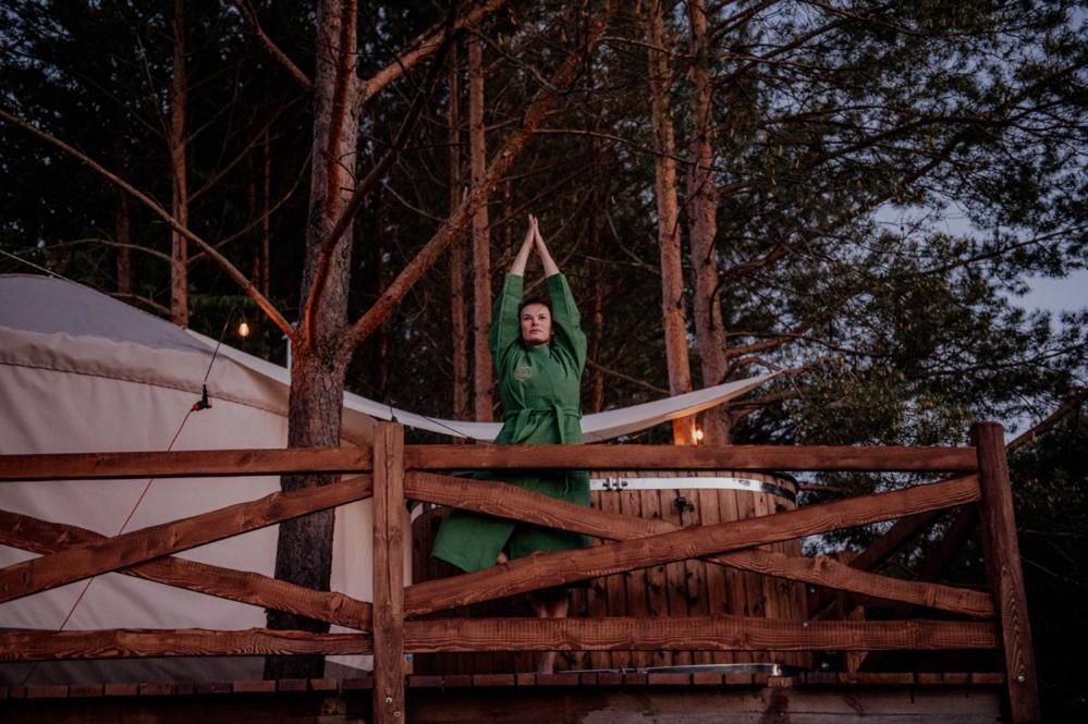 Jurty Z Widokiem, Prywatna Balia- Dzikolas Glamping Krasnobród Kültér fotó
