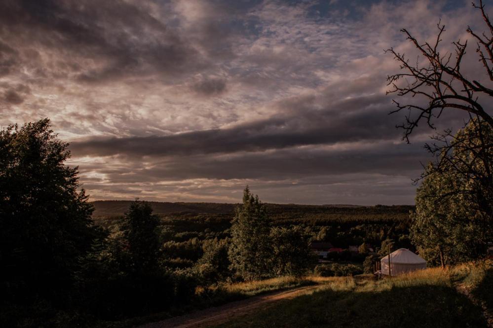 Jurty Z Widokiem, Prywatna Balia- Dzikolas Glamping Krasnobród Kültér fotó