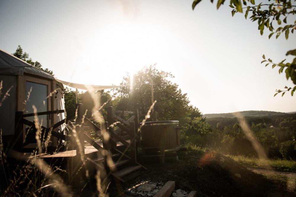 Jurty Z Widokiem, Prywatna Balia- Dzikolas Glamping Krasnobród Kültér fotó