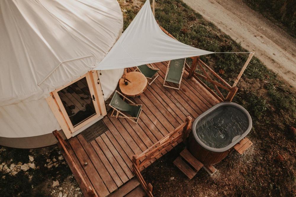 Jurty Z Widokiem, Prywatna Balia- Dzikolas Glamping Krasnobród Kültér fotó
