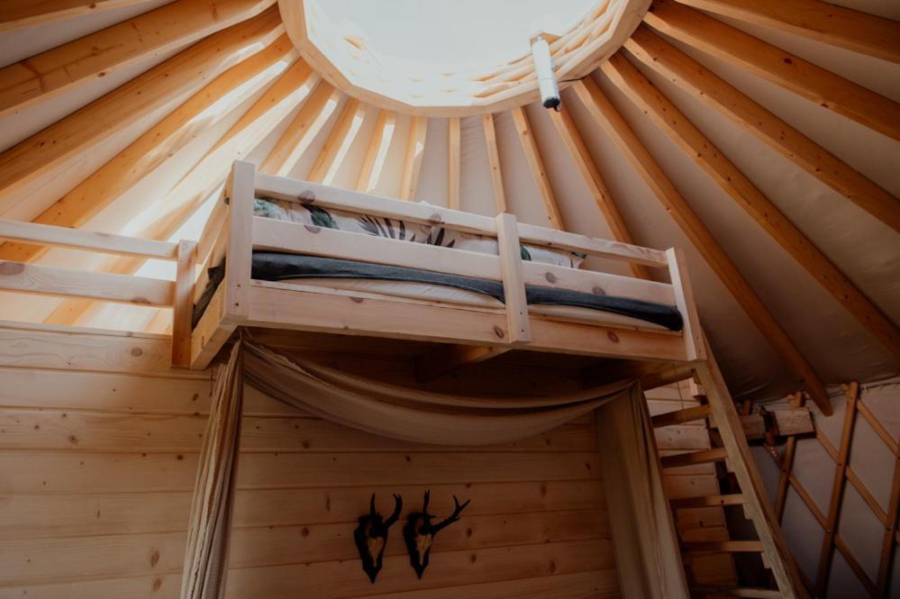 Jurty Z Widokiem, Prywatna Balia- Dzikolas Glamping Krasnobród Kültér fotó
