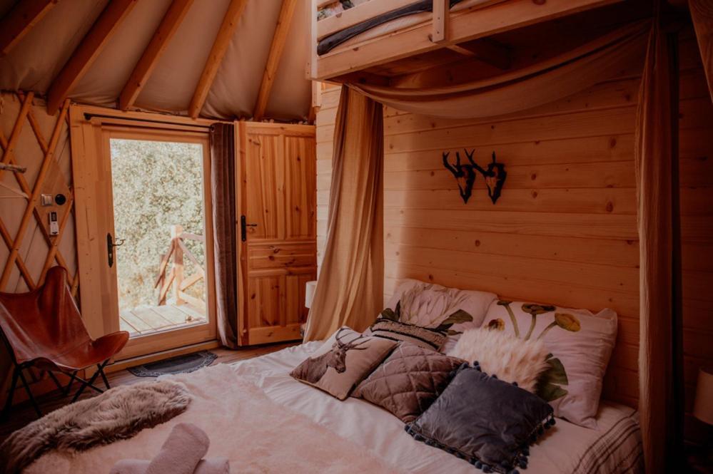 Jurty Z Widokiem, Prywatna Balia- Dzikolas Glamping Krasnobród Kültér fotó