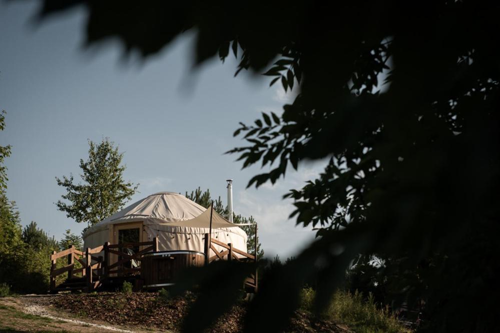Jurty Z Widokiem, Prywatna Balia- Dzikolas Glamping Krasnobród Kültér fotó