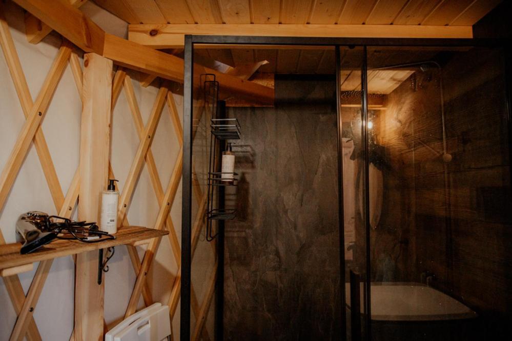 Jurty Z Widokiem, Prywatna Balia- Dzikolas Glamping Krasnobród Kültér fotó