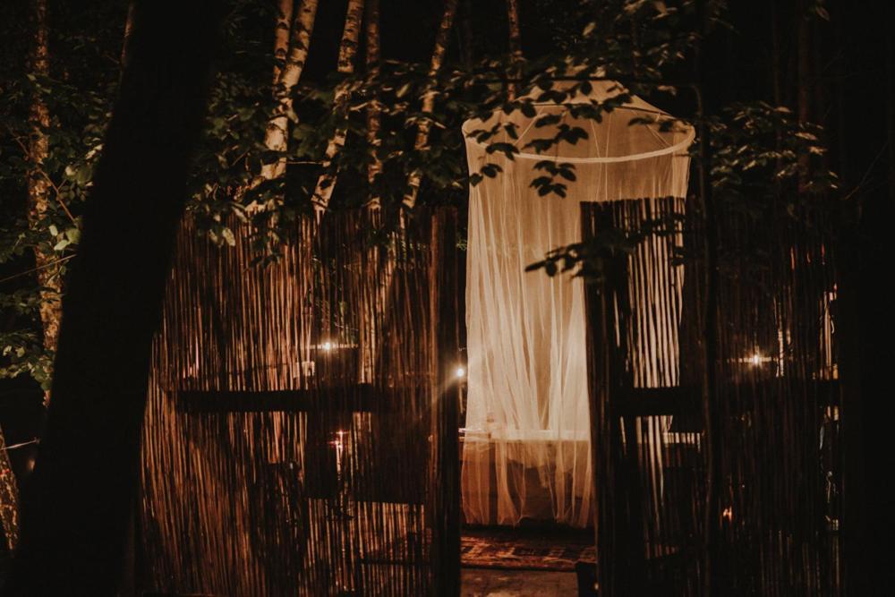 Jurty Z Widokiem, Prywatna Balia- Dzikolas Glamping Krasnobród Kültér fotó