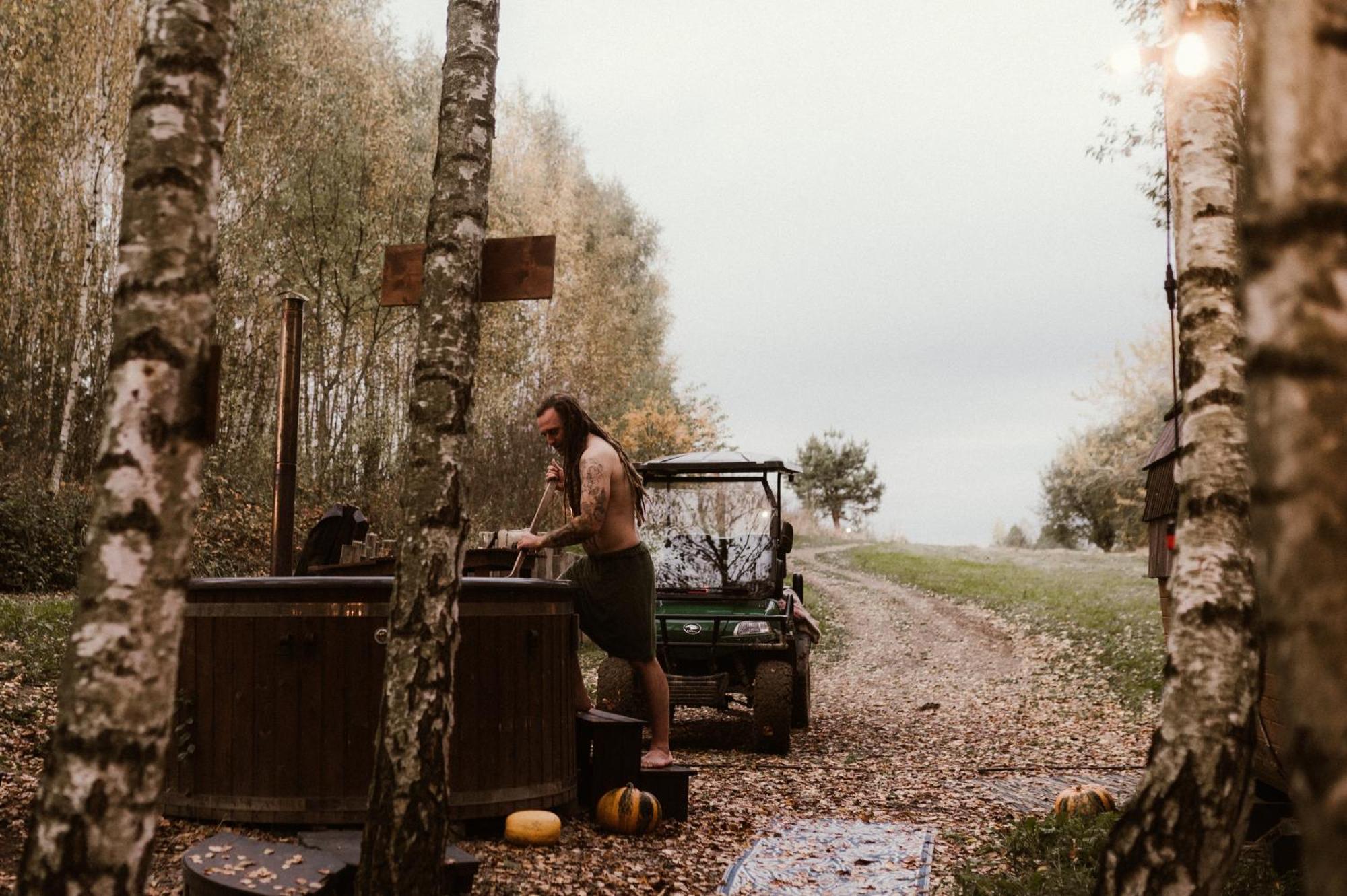 Jurty Z Widokiem, Prywatna Balia- Dzikolas Glamping Krasnobród Kültér fotó
